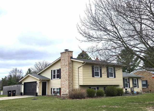 Property at 808 Thompson St, Essexville, MI 48732, 4 beds, 3.5 baths