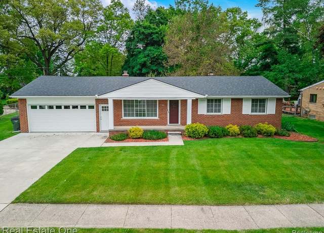 Property at 53216 Bruce Hill Dr, Shelby Twp, MI 48316 2114, 3 beds, 2 baths