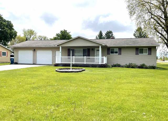 Property at 879 W Center Rd, Essexville, MI 48732, 3 beds, 1 bath