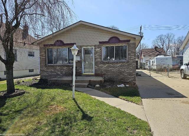 Property at 17 Leonore St, Mount Clemens, MI 48043, 4 beds, 2 baths