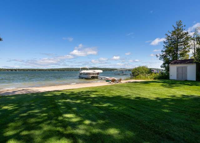 Property at 4115 Birch Dr, Honor, MI 49640, 5 beds, 3.5 baths