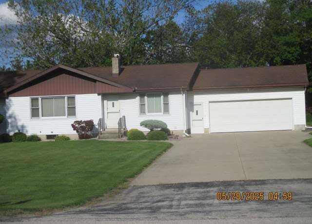 Property at 317 S Lincoln Rd, Bay City, MI 48708, 3 beds, 2 baths