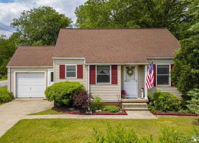 Property at 2030 W Sterns Rd, Temperance, MI 48182, 3 beds, 1 bath