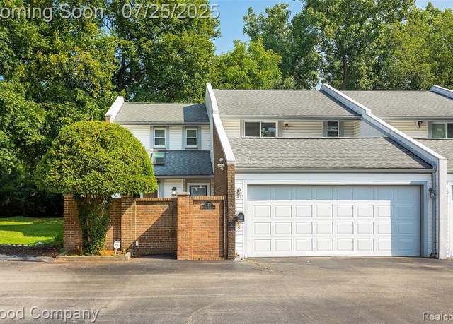 Property at 173 E Long Lake Rd, Bloomfield Hills, MI 48304 2326, 3 beds, 2.5 baths