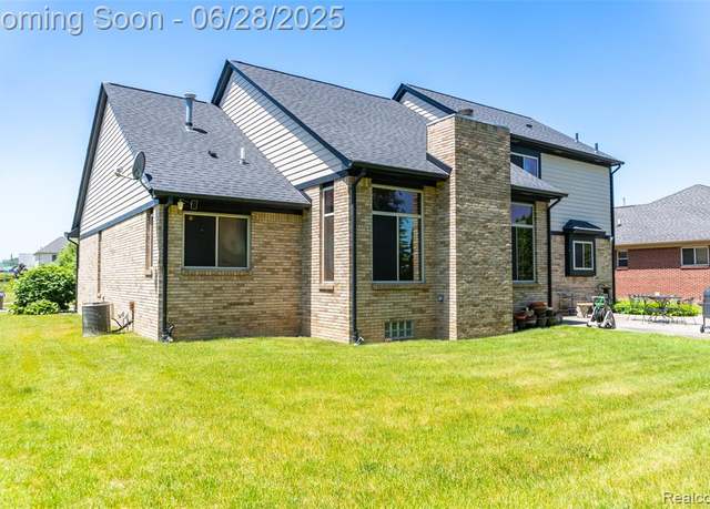 Property at 1134 Williamson Cir, Pontiac, MI 48340 3315, 3 beds, 3.5 baths