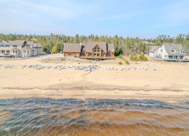 Property at 1251 W Lakeshore Dr, Manistique, MI 49854, 3 beds, 2.5 baths