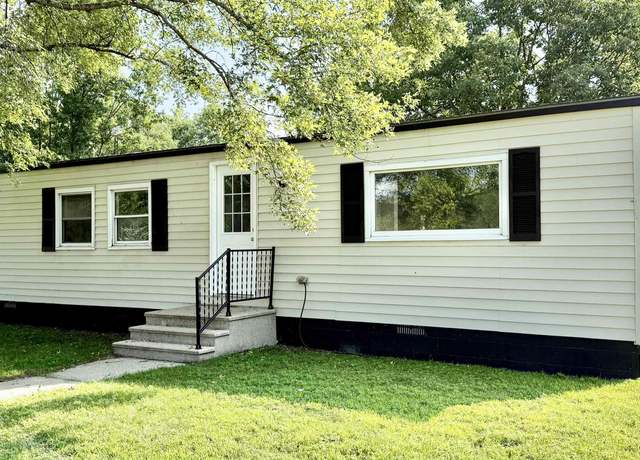 Property at 713 29th St, Gladstone, MI 49837, 3 beds, 1.5 baths