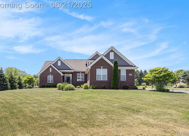 Property at 8269 Meadowridge, Clarkston, MI 48348 5179, 3 beds, 2.5 baths
