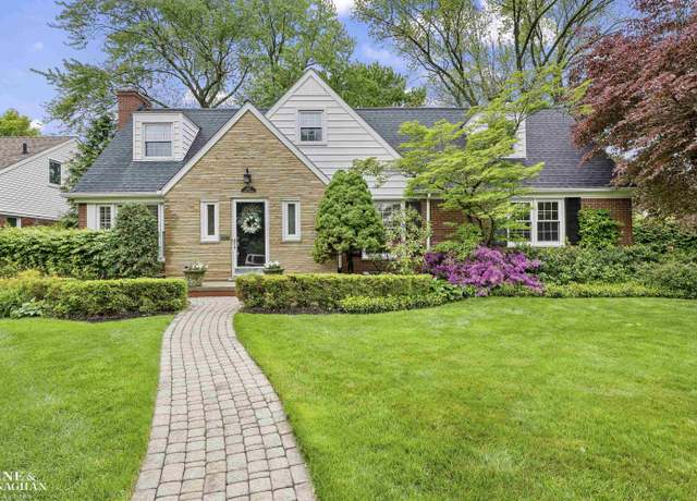 Property at 1427 N Renaud Rd, Grosse Pointe Woods, MI 48236, 3 beds, 3 baths
