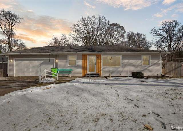 Property at 1115 WAYNE St, Jackson, MI 49202 1938, 2 beds, 1.5 baths