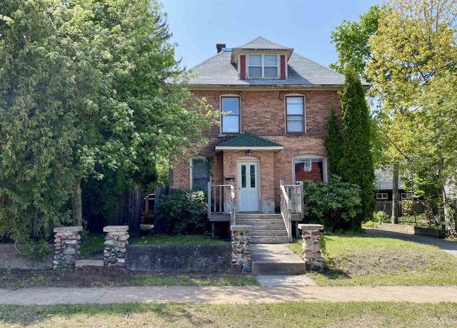 Property at 409 Oak St, Marquette, MI 49855, 4 beds, 2 baths