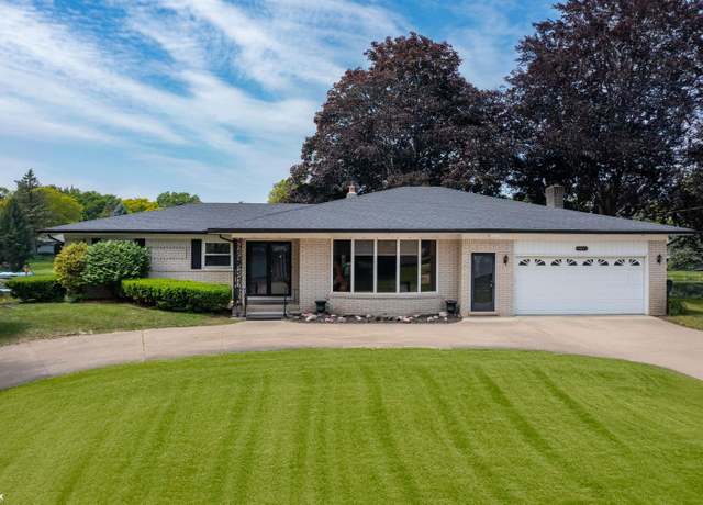 Property at 54645 Gemini Dr, Macomb, MI 48316, 3 beds, 2.5 baths