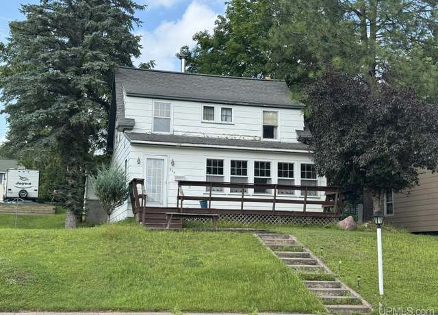 Property at 828 Cass Ave, Kingsford, MI 49802, 3 beds, 2 baths