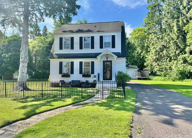 Property at 115 E Arch St, Ironwood, MI 49938, 3 beds, 1 bath