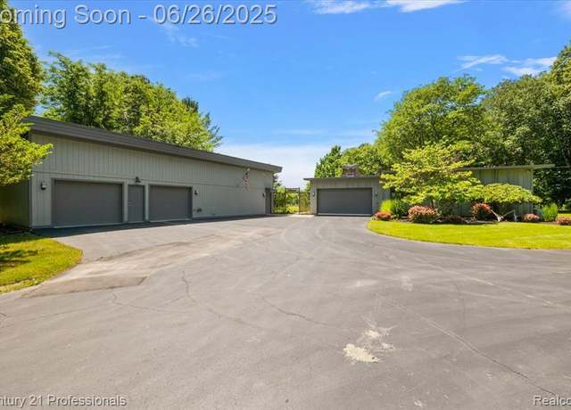 Property at 451 Markwood Dr, Oxford, MI 48370 2921, 3 beds, 2.5 baths