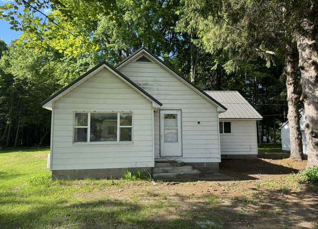 Property at 8854 E Pickard Rd, Mount Pleasant, MI 48858, 3 beds, 1 bath