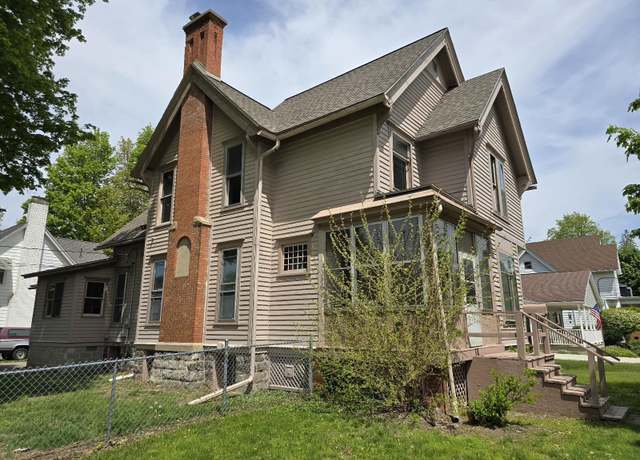 Property at 318 W King St, Owosso, MI 48867, 4 beds, 2 baths