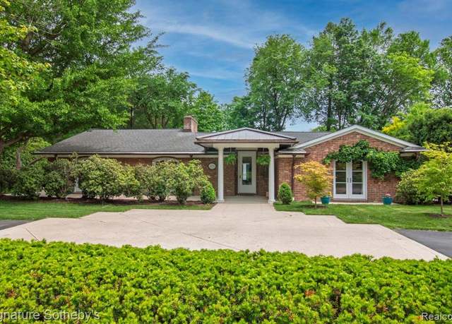 Property at 3171 E Breckenridge Ln, Bloomfield Hills, MI 48301 4147, 4 beds, 3.5 baths