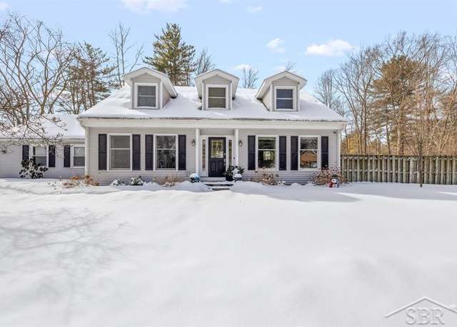 Property at 1500 Bayberry Ln, Midland, MI 48640, 4 beds, 3 baths