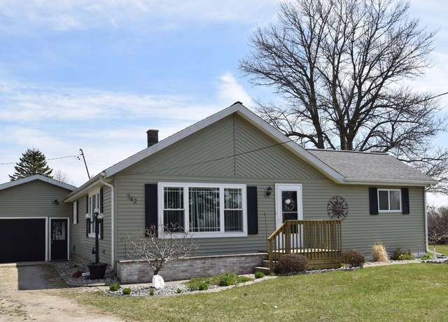Property at 742 N Knight Rd, Bay City, MI 48708, 3 beds, 1.5 baths
