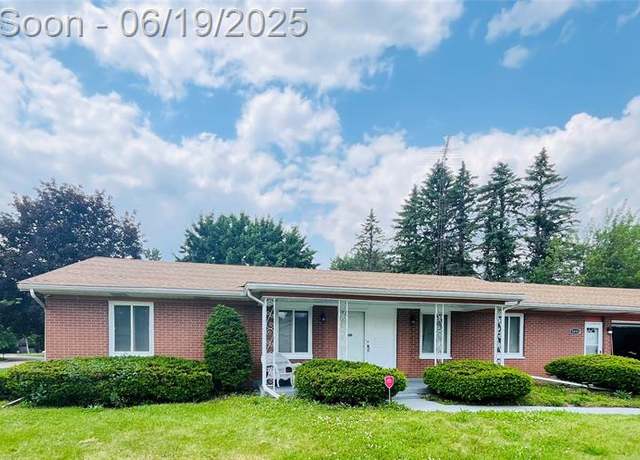 Property at 5095 Camborne Ct, Flint, MI 48504 1137, 4 beds, 2.5 baths