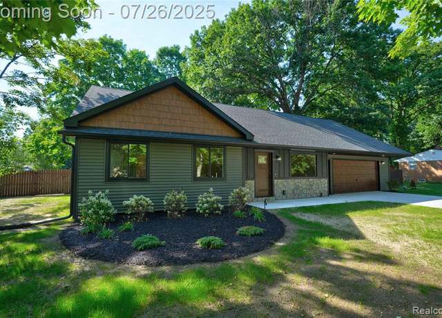 Property at 4406 Fairwood Dr, Burton, MI 48529 1914, 3 beds, 2.5 baths