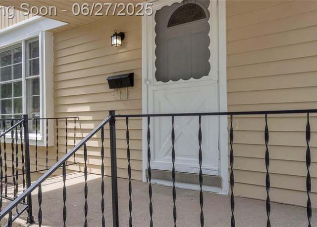 Property at 322 S Manitou Ave, Troy, MI 48017 2618, 3 beds, 2 baths