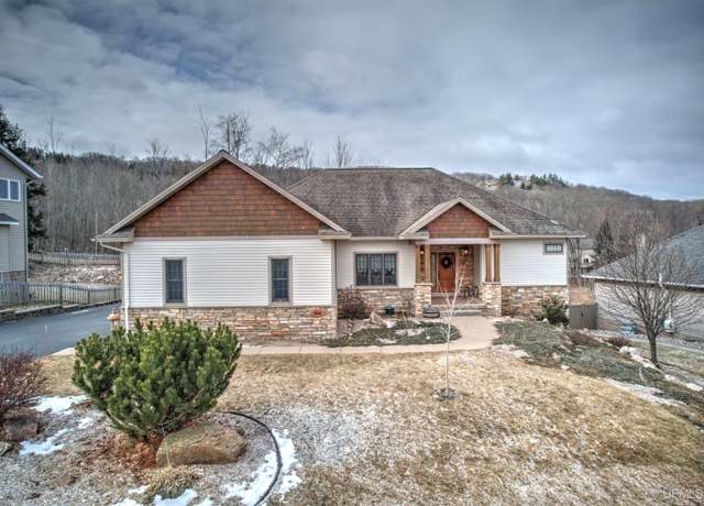 Property at 2822 Granite Pointe Dr, Marquette, MI 49855, 5 beds, 3 baths