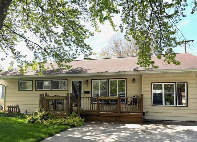 Property at 8 Oakland Ct, Essexville, MI 48732, 3 beds, 1.5 baths