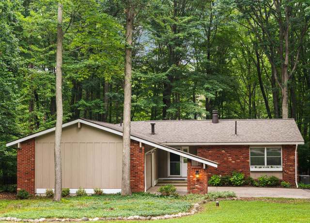 Property at 4248 Baywood Dr, Traverse City, MI 49686, 4 beds, 2.5 baths