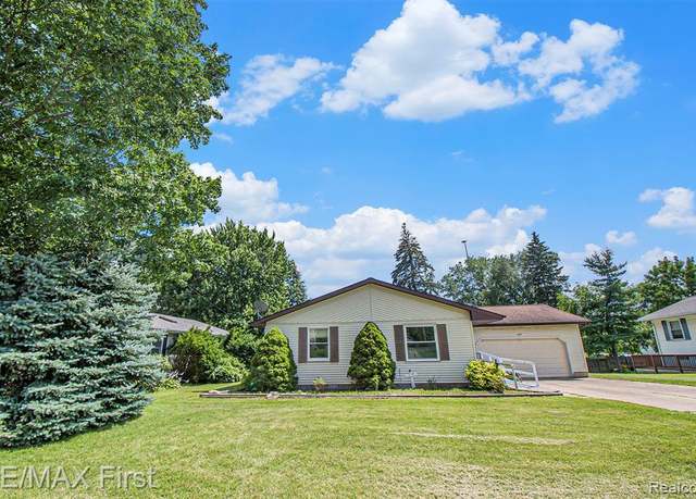 Property at 609 W Harris St, Charlotte, MI 48813 1466, 3 beds, 1 bath