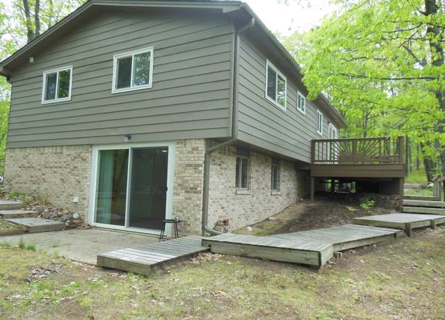 Property at 206 Slippery Jack Dr, Roscommon, MI 48653, 3 beds, 2.5 baths