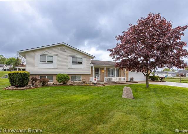 Property at 841 DRIBURG Dr, Commerce, MI 48390 1025, 3 beds, 1.5 baths
