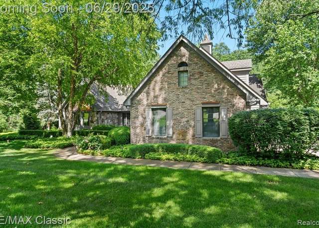 Property at 1245 Oak Hollow Dr, Milford, MI 48380 4260, 4 beds, 3.5 baths