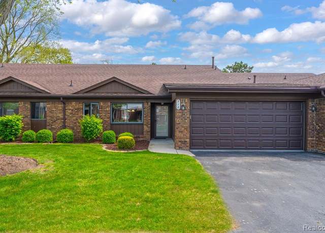 Property at 718 COUNTRY CLUB Dr, Saint Clair Shores, MI 48082 1063, 2 beds, 1.5 baths