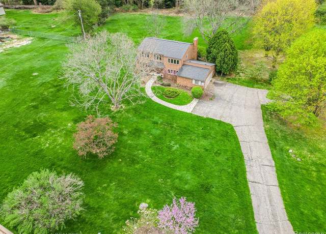 Property at 8165 Holcomb Rd, Clarkston, MI 48348 4313, 5 beds, 3 baths