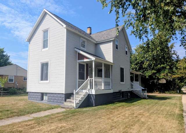 Property at 1400 S Chilson St, Bay City, MI 48706, 4 beds, 1.5 baths