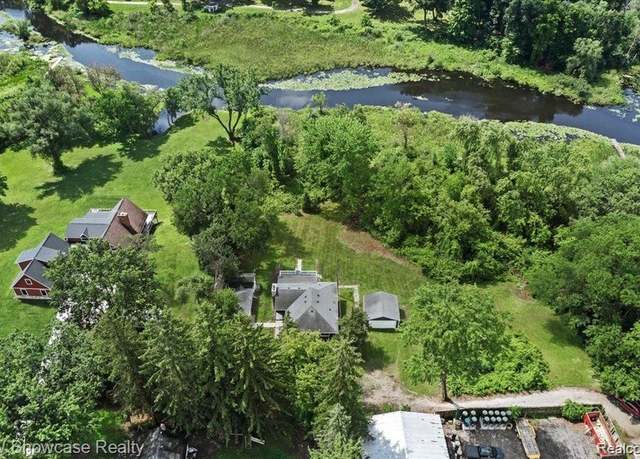 Property at 345 S HOUGHTON St, Milford, MI 48381 2496, 4 beds, 2 baths