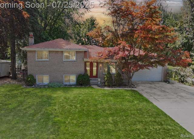 Property at 19146 McKinnon St, Roseville, MI 48066 1220, 3 beds, 2 baths