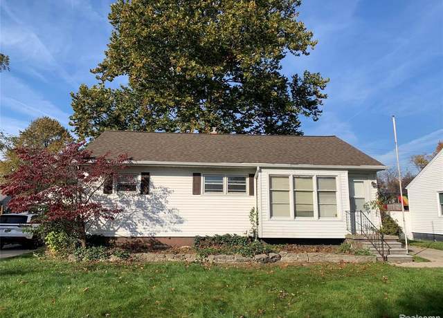 Property at 740 Chippewa St, Mount Clemens, MI 48043 3031, 3 beds, 2 baths