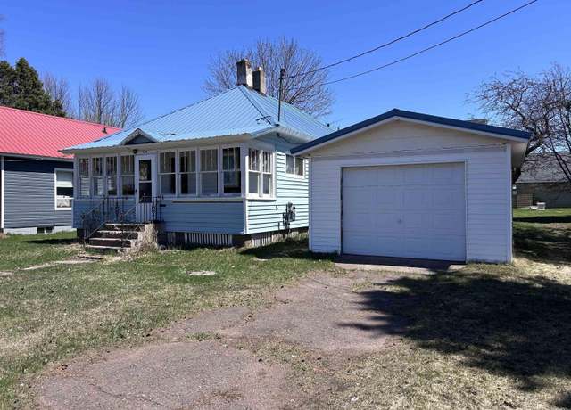 Property at 924 Douglas Blvd, Ironwood, MI 49938, 2 beds, 1 bath