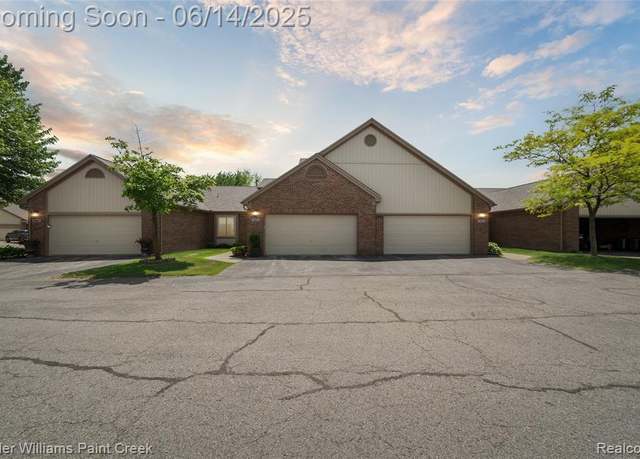 Property at 46860 High Meadows Ct, Macomb, MI 48044 3352, 2 beds, 2.5 baths