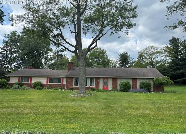 Property at 3340 CHICKERING Ln, Bloomfield Hills, MI 48302 1414, 2 beds, 1.5 baths