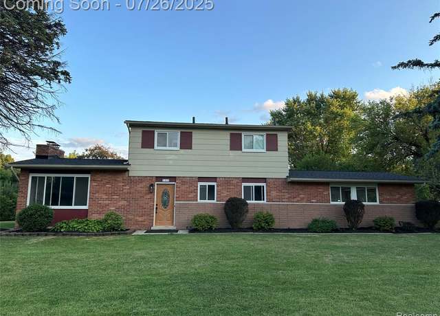 Property at 1310 Winchcombe Dr, Bloomfield Hills, MI 48304 1269, 3 beds, 1.5 baths