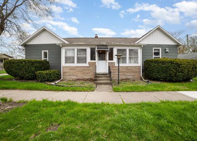 Property at 704 24th St, Bay City, MI 48708, 3 beds, 1 bath