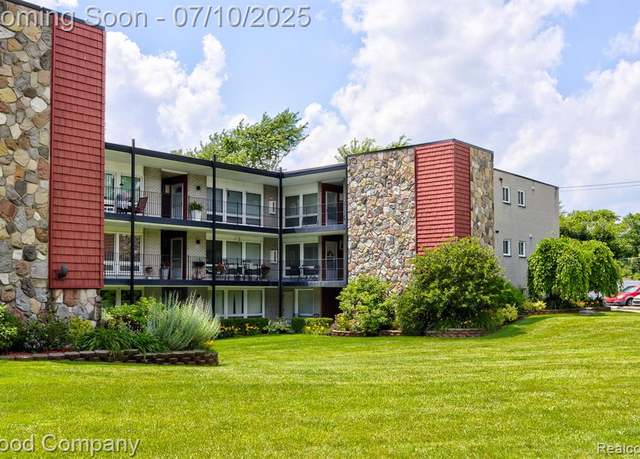 Property at 4345 Crooks Rd #26, Royal Oak, MI 48073 1962, 2 beds, 1 bath