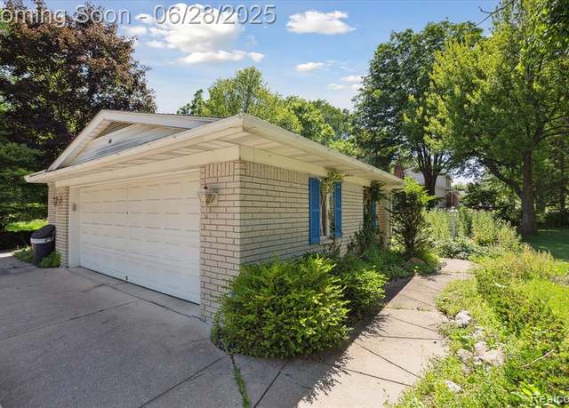 Property at 38067 SOUTHFARM Ln, Northville, MI 48167 9044, 4 beds, 2.5 baths