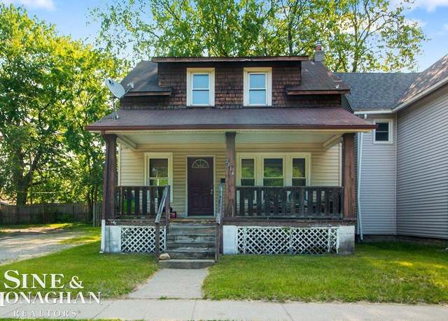 Property at 2114 10th St, Port Huron, MI 48060, 3 beds, 1 bath