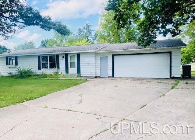 Property at 2204 S 26th Ave, Escanaba, MI 49829, 2 beds, 1 bath