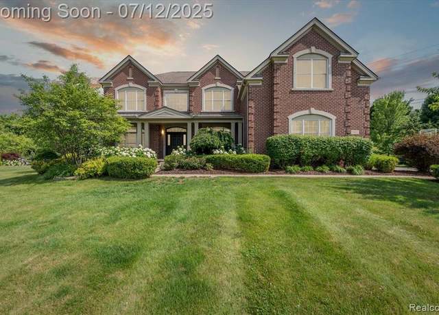 Property at 2451 Woodridge Ct, Milford, MI 48380 3251, 4 beds, 4.5 baths